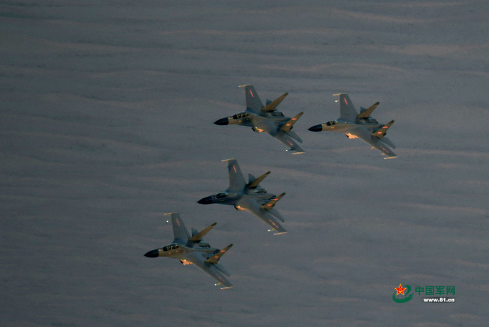 军旅镜头2020空中视角记录中国战机实兵对抗