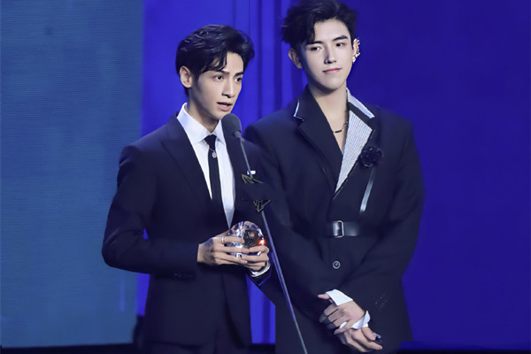 不想组cp曝陈飞宇再次翻出恋情为反击罗云熙单方面捆绑