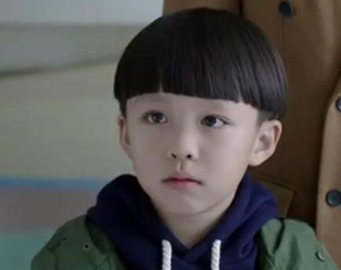 当然,也还是有很多小童星在长大之后逆袭了,其中就好比说朱佳煜,说到