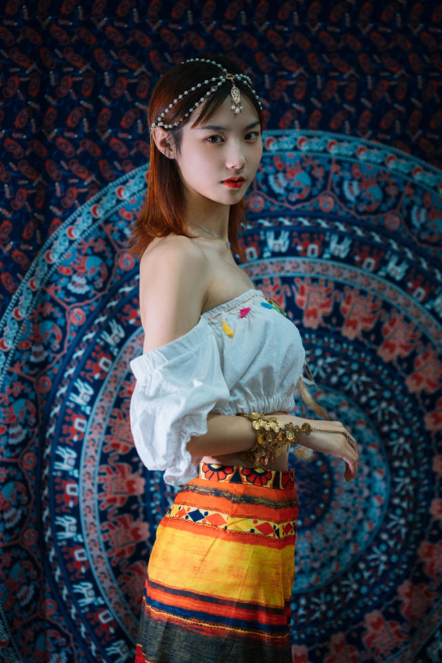 【飘逸作品】异域风情女孩_腾讯新闻