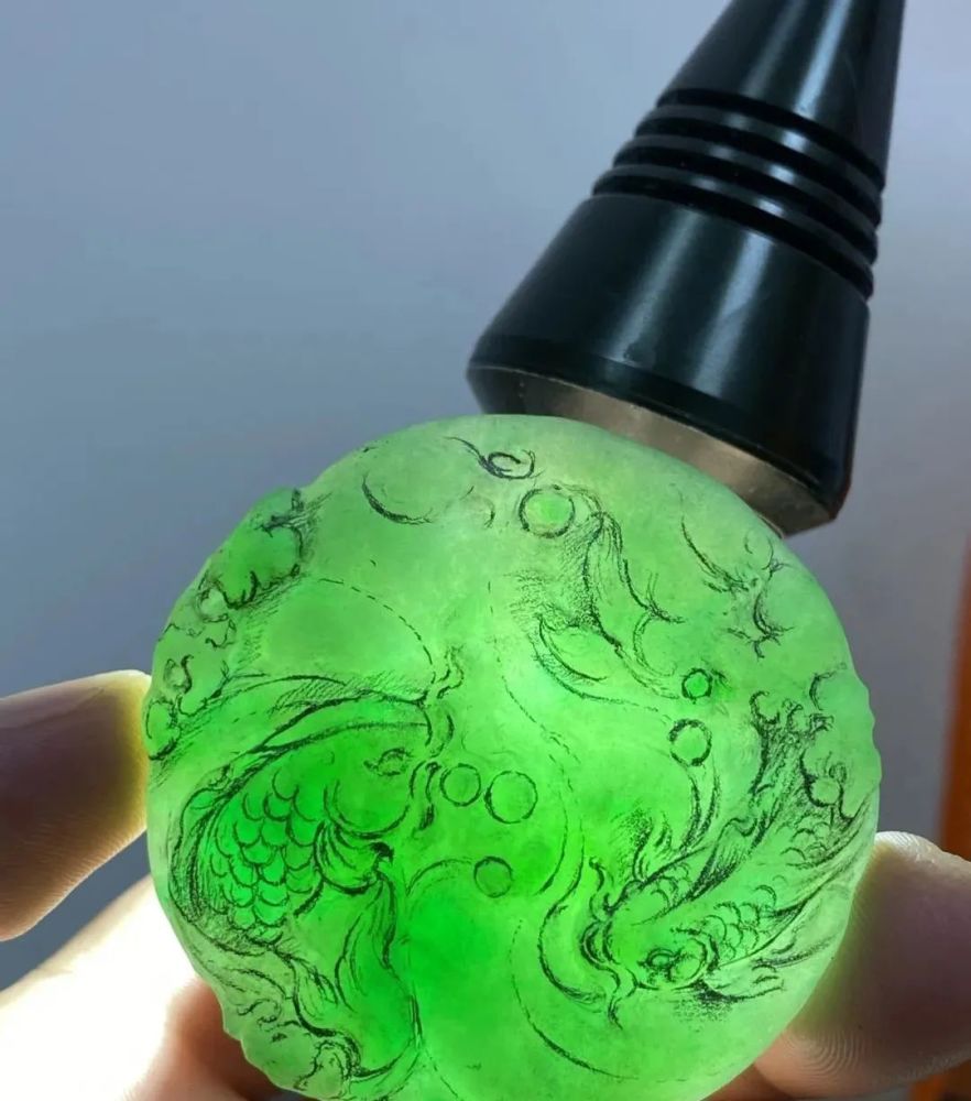 翡翠阳绿手镯心这样一雕看一眼就爱上了