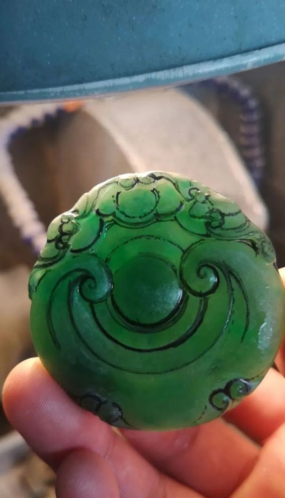 翡翠阳绿手镯心这样一雕看一眼就爱上了