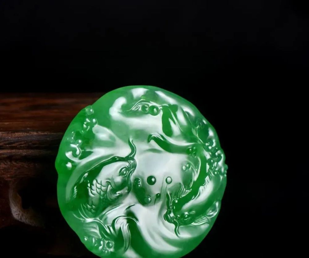 古朴厚重蒋红兵简介蒋红兵,广东省玉石雕刻大师,字赤云 ,年近不惑