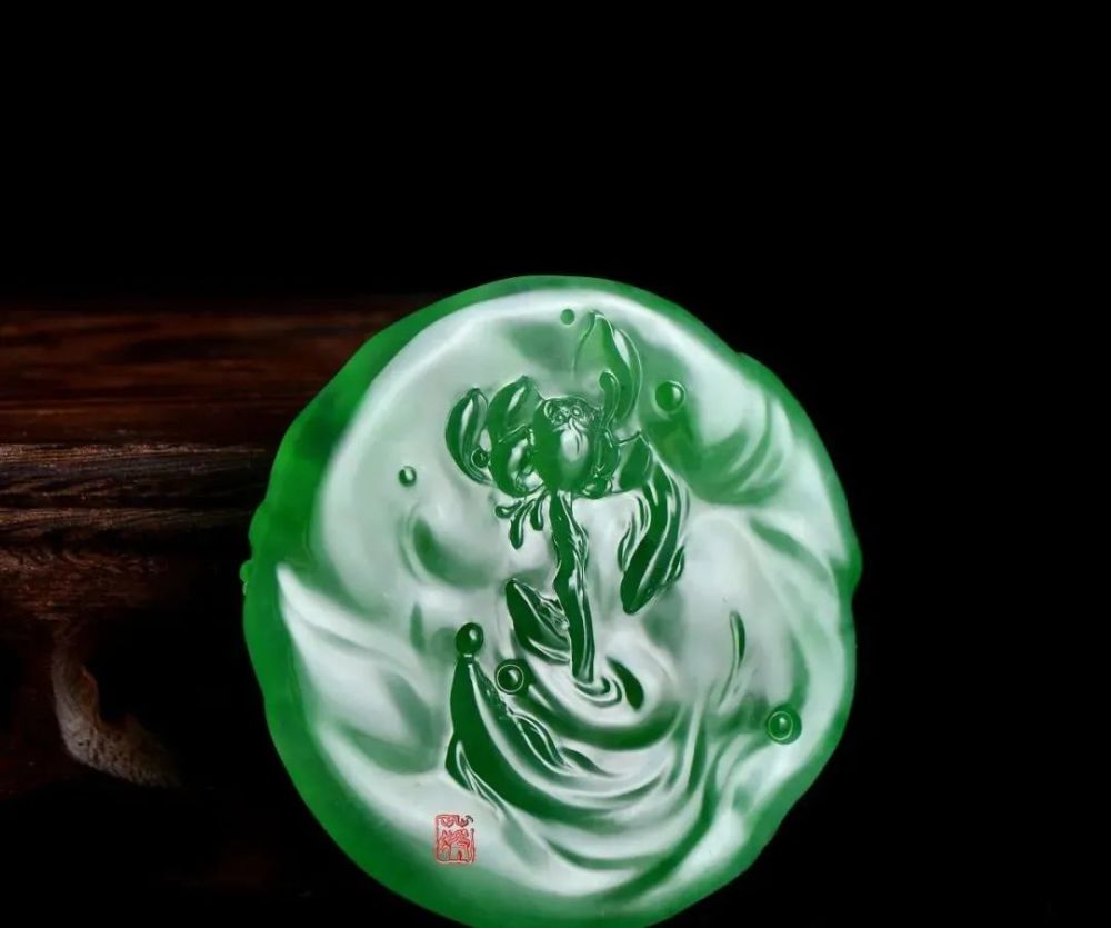 翡翠阳绿手镯心这样一雕看一眼就爱上了