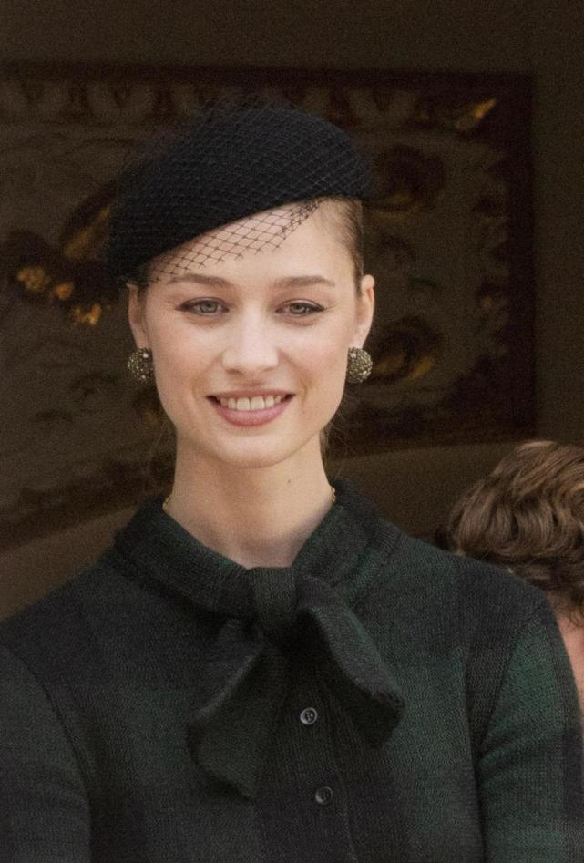 打开腾讯新闻,查看更多图片 >拥有最美王妃之称的摩纳哥王妃 beatrice