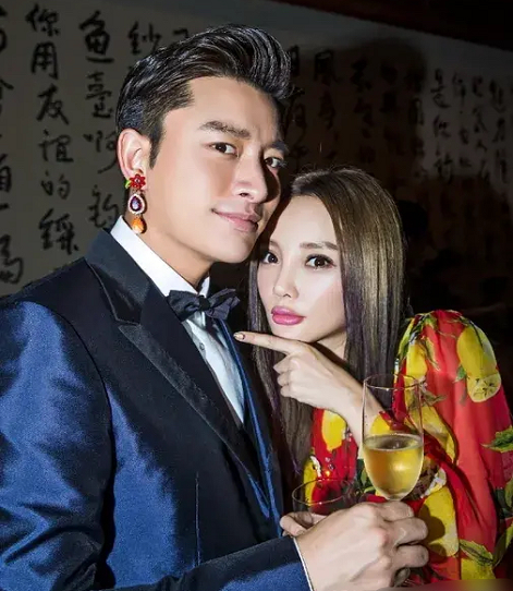 金晨方回应与贾乃亮深夜同回酒店两年前曾被拍现身贾乃亮家车库