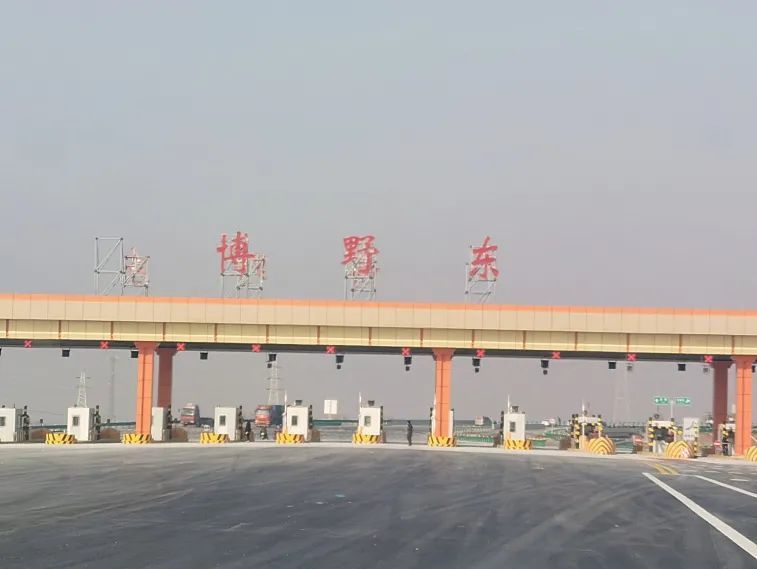 博野东收费站高阳西收费站高阳停车区稿件来源:河北高速交警保定支队