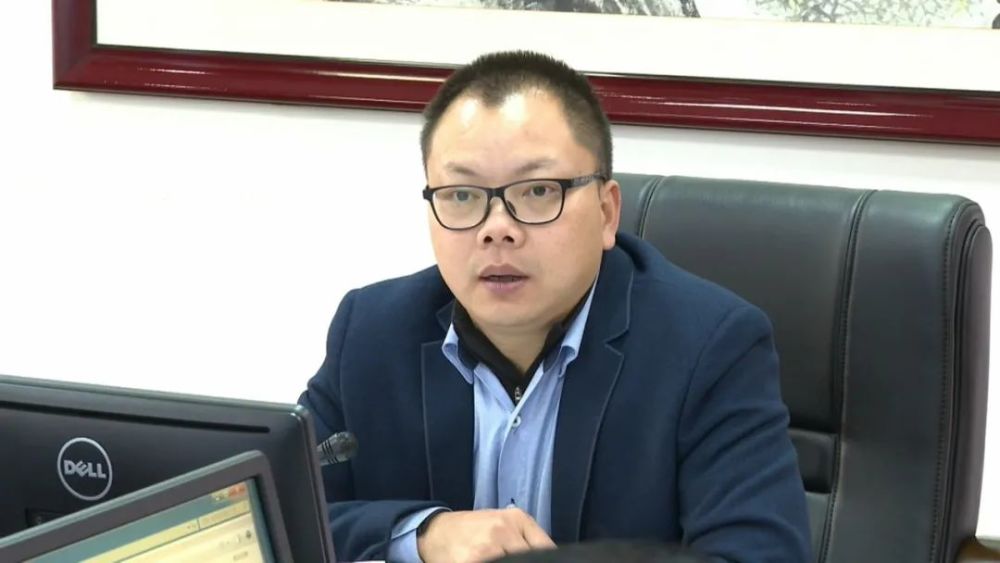 聚焦|周小勇主持召开县政府常务会议_腾讯新闻