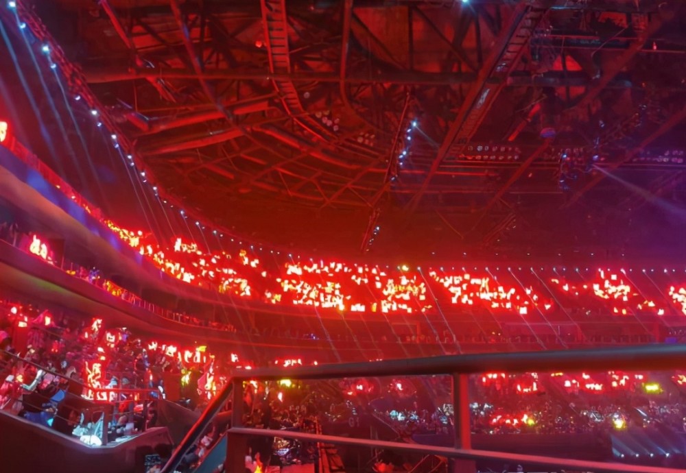 星光大赏肖战的红海和王一博的绿海太耀眼人气却是一目了然