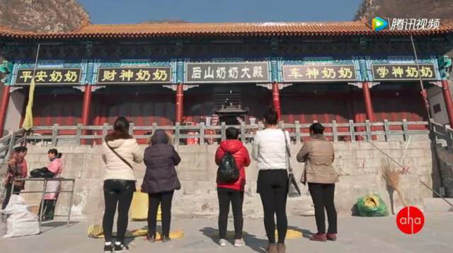 因为这座"奶奶庙"太过神秘和有趣,一时火出了圈.