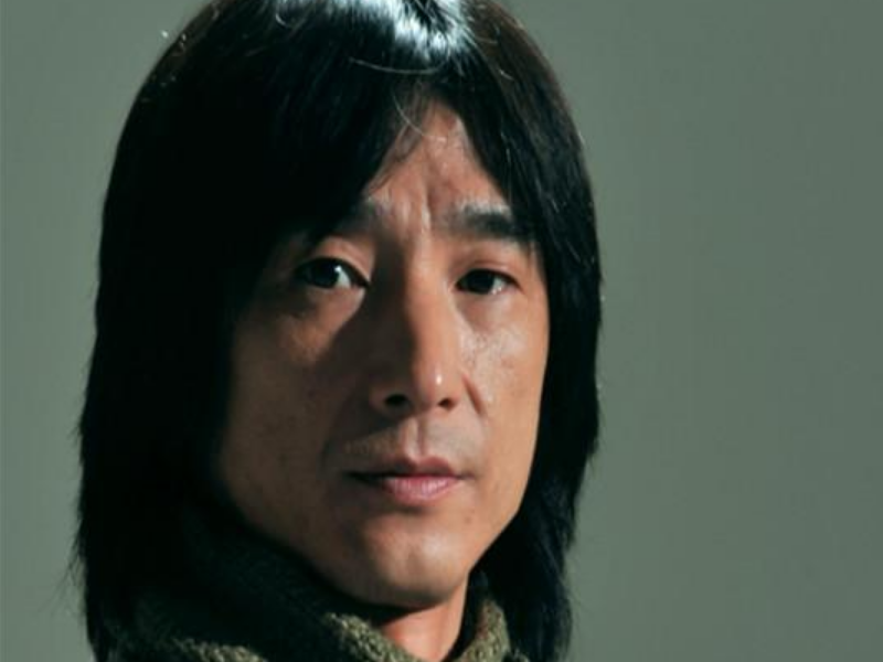 丁武作为黑豹乐队的主唱,自然也是如此.