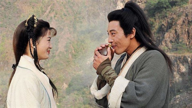 令狐冲在哪个女性面前最放松没错就是蓝凤凰