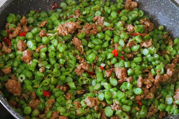 香辣肉末炒豆角香辣爽口太下飯了