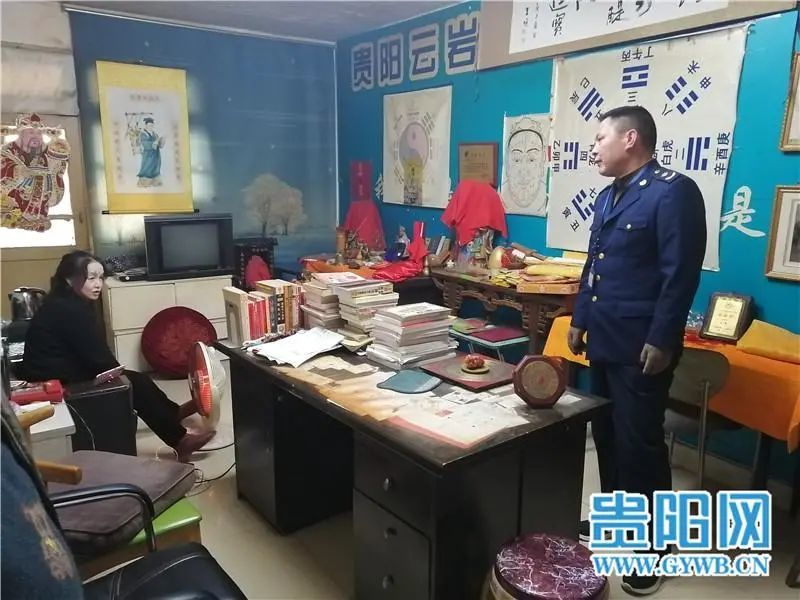 "算命馆"内部记者随后通过电话与店主王某取得联系,王某在电话里向