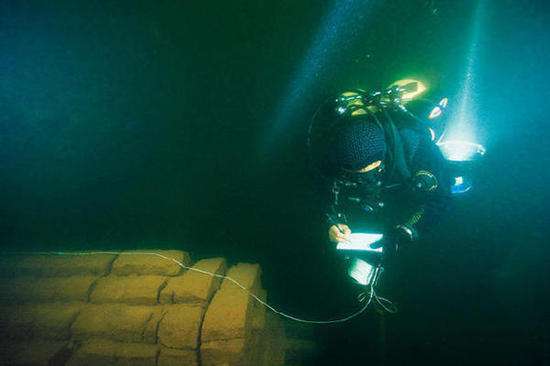 千年后重现,却为何在150米湖底深处?