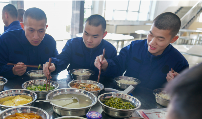 第一次在消防队食堂吃饭香吗?