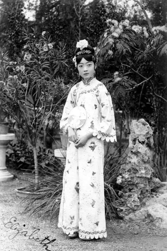 老照片这才是清朝嫔妃真正的样子被电视剧骗了好久