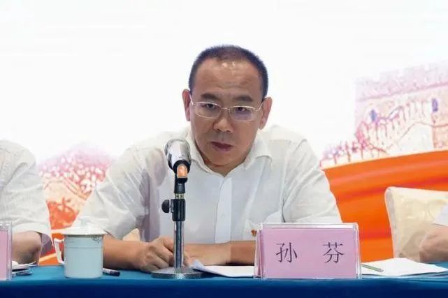 海口市原副市长孙芬被公诉,其曾伙同家人,老乡大肆收钱敛财