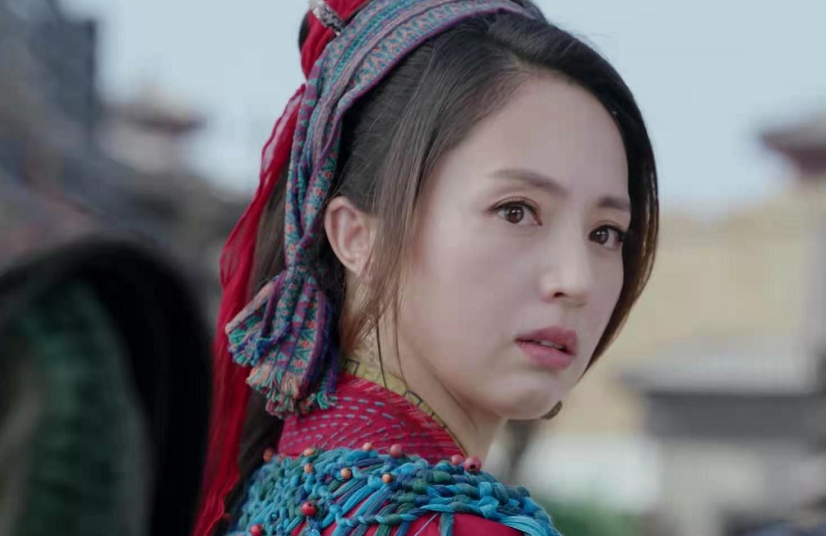 董璇回应段九娘使用假腿,真是硬生生的"打脸"《有翡》剧组_腾讯新闻