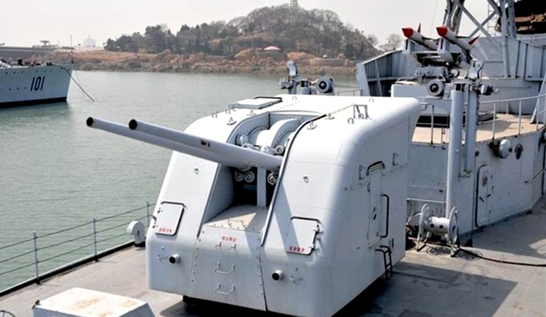 79式100毫米主炮是一种自动化的小口径主炮,性能比之前舰炮有很大提升