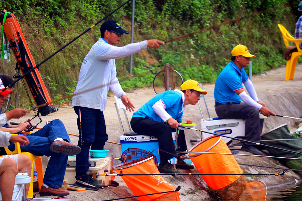 户外钓鱼你需要带这些装备,sade户外电源绝不能少!