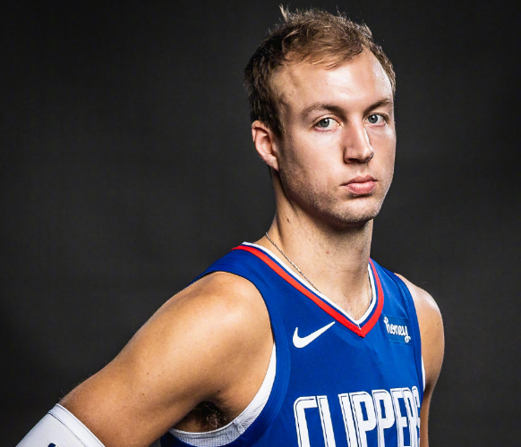 快船4年6400万续约肯纳德意欲何为三项因素值得细细品味