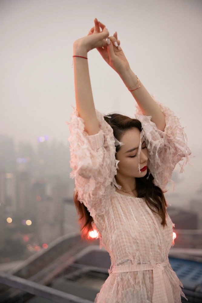 薛之谦和戚薇拍天外来物视频高清图片壁纸