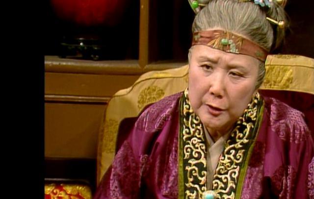 陪刘姥姥在大观园玩了一天的贾母,为啥当晚病倒了?