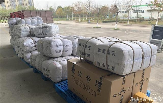 武漢發(fā)放冬春救助衣被，確保受災困難群眾溫暖過冬(圖3)
