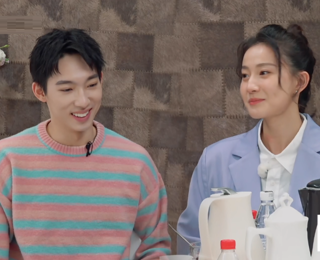 张豆豆于家翊第三次约会,偶像剧式的见面,豆豆再次心动犯花痴