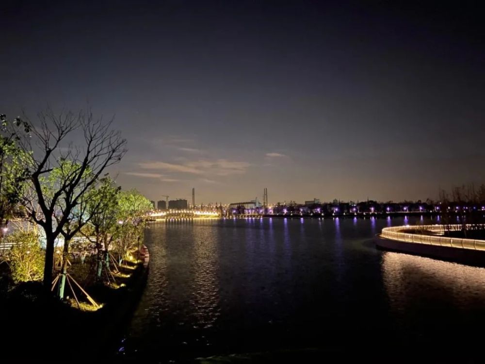 《兰香湖赋》 航拍气势磅礴,夜景如梦似幻 在近4公里的岸线上,串联着