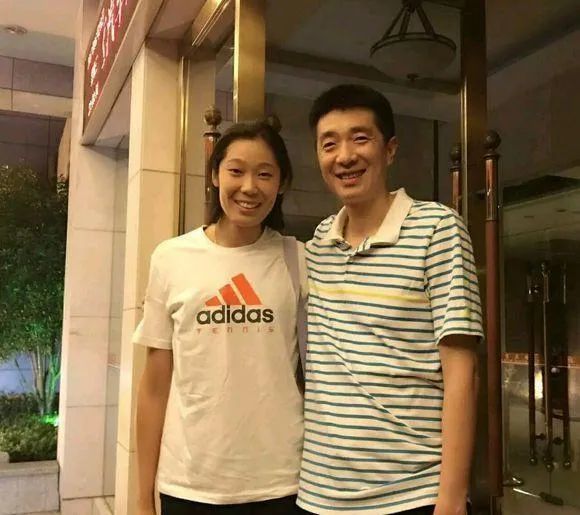 嫁女排幕后功臣安家杰,她忍受夫妻常年分居,支持丈夫事业有泪水_腾讯