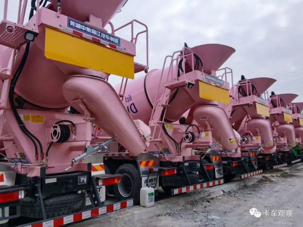 "除了车辆质量,我主要看重售后,搅拌车装的混凝土,一旦出现问题第一