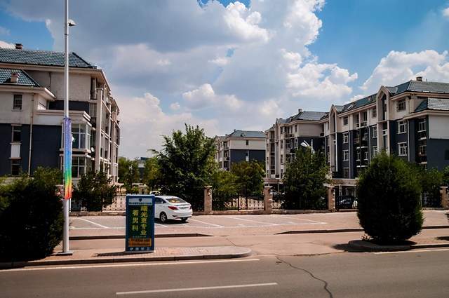 沙漠上的"鬼城"康巴什,斥资60亿空房林立,如今一雪前耻6767_腾讯