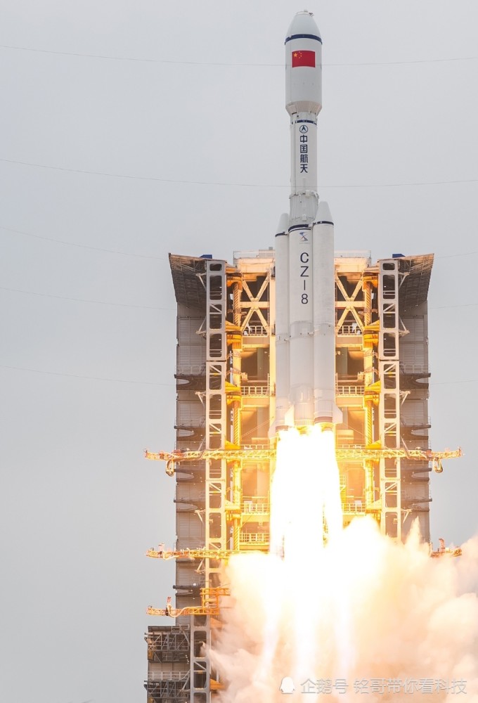 捆绑2枚助推器的新型长征八号运载火箭首飞成功