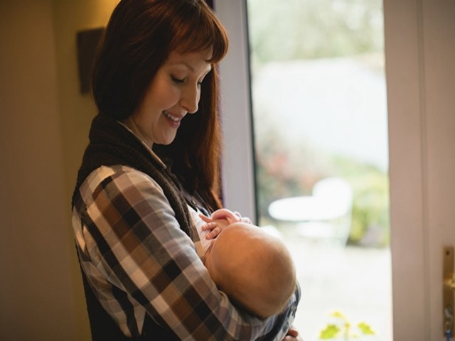 龙凤胎出生,男孩吃母乳,女孩喝奶粉,对孩子的伤害你可曾想过?