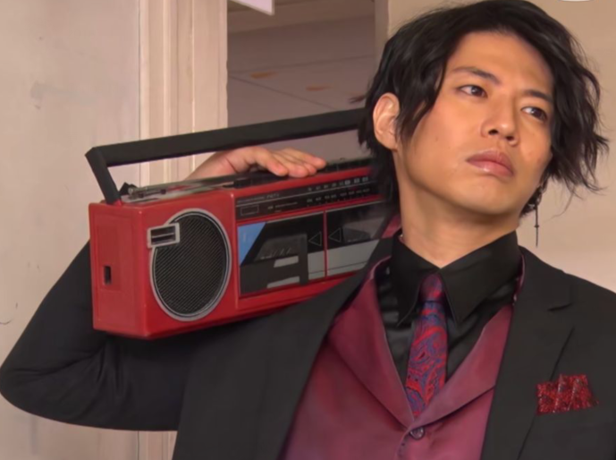 在捷德剧场版中伽古拉同样展现了他比较善良的一面