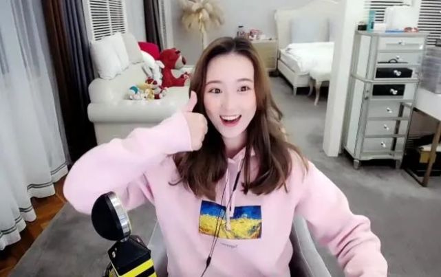 曾与吴宗宪同台主持晚会导演看完囧囧丸照片夸赞颜值抗打