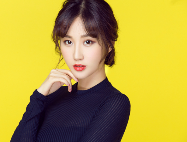 导演李雪迎娶小20岁杨紫同学为妻,被嘲:人不红只能嫁老导演了