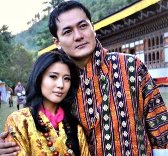 不丹老国王娶4个亲姐妹,生下雪域高原5朵金花,凤眼迷人真动人