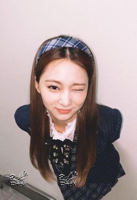 twice周子瑜向美貌着迷粉丝们发射可爱wink