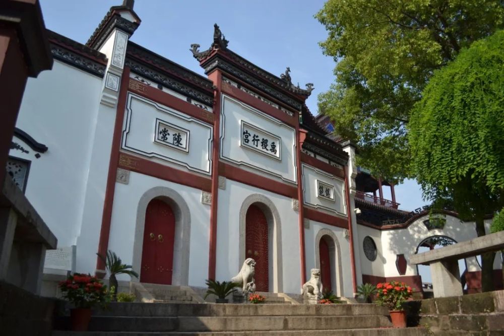 纪念馆,武汉市中山舰博物馆;国家二级博物馆2家:湖北明清古建筑博物馆