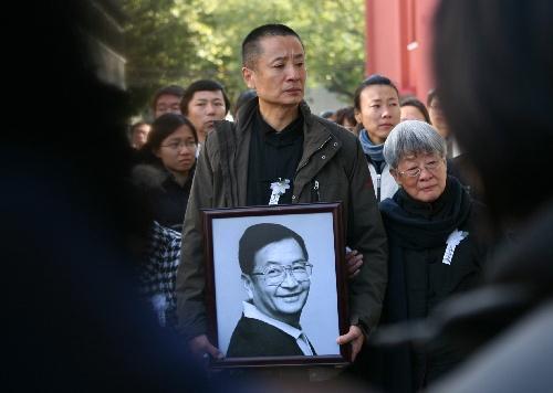 林徽因儿子的葬礼:骨灰分成三份,五人全部撒完,仪式很特别