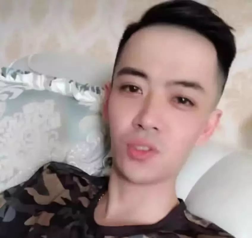 赵山河曾经号称是快手上最霸气的网红,但是赵山河在快手上属于是好景