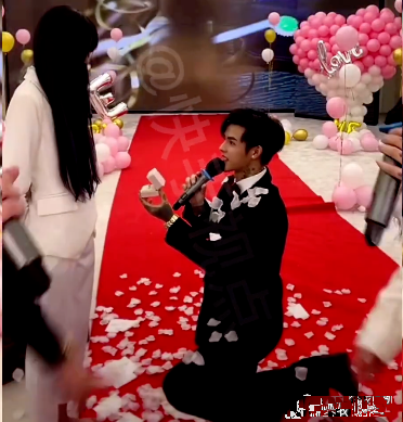 一是曾经的快手大网红王乐乐的前女友, 而最后一个,就是这次殷世航的