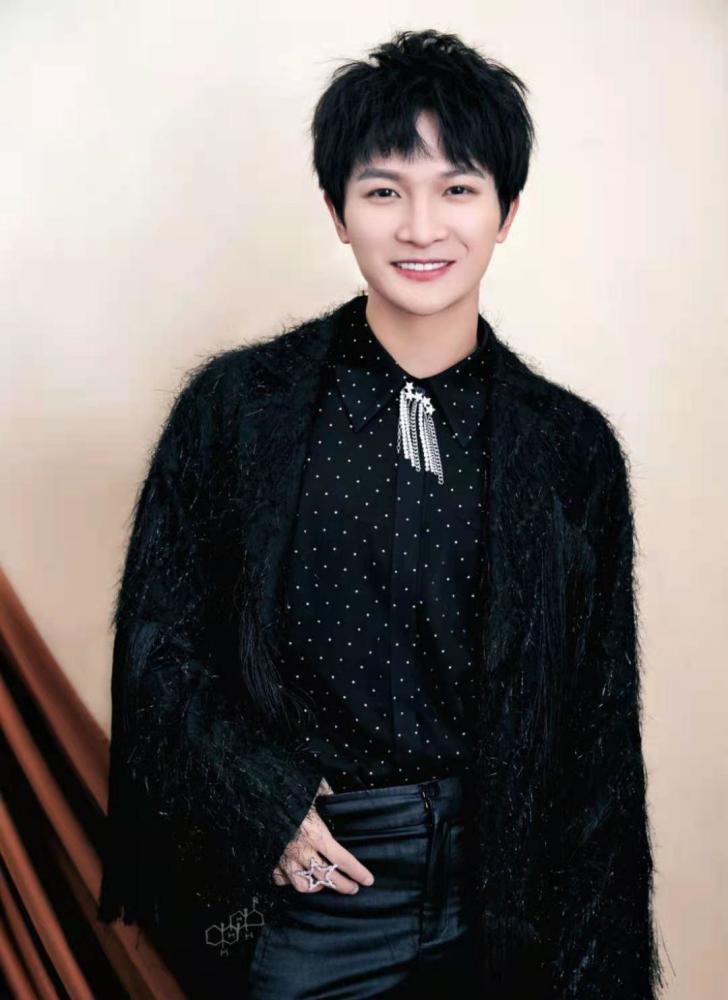 实惨肖战被周深粉丝骂蹭热度只因周深采访提到了他