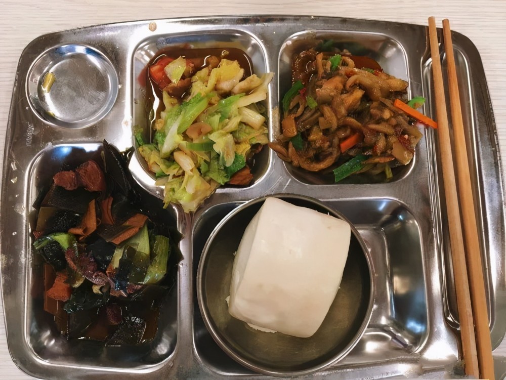 中日两国小学午餐大比拼看过午餐内容后国内该学的太多了