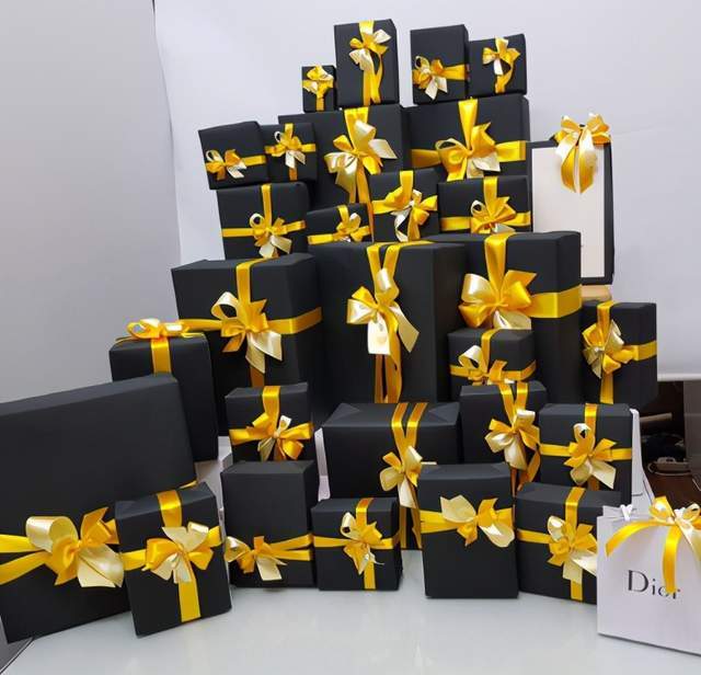 看完jennie和lisa的礼物山后,blackpink粉丝才叫上供_腾讯新闻