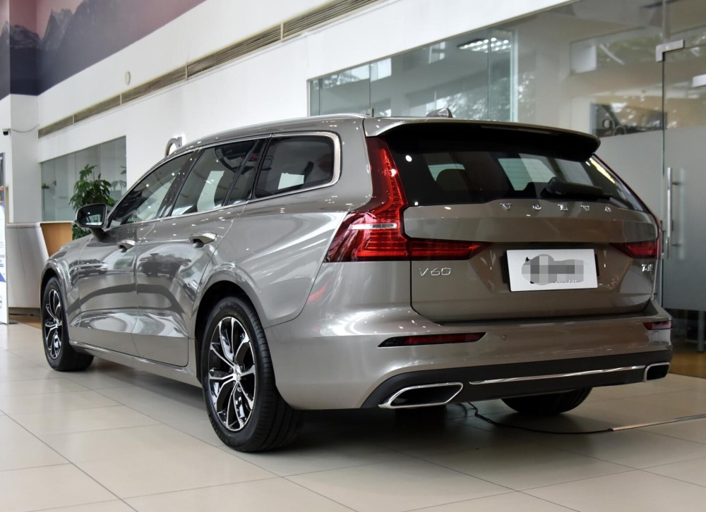 2021款沃尔沃v60:2.0t混动油耗仅6升,新造型比a4还霸气!