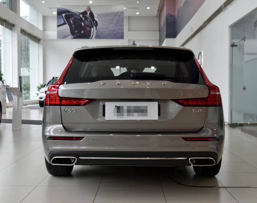 2021款沃尔沃v60:2.0t混动油耗仅6升,新造型比a4还霸气!